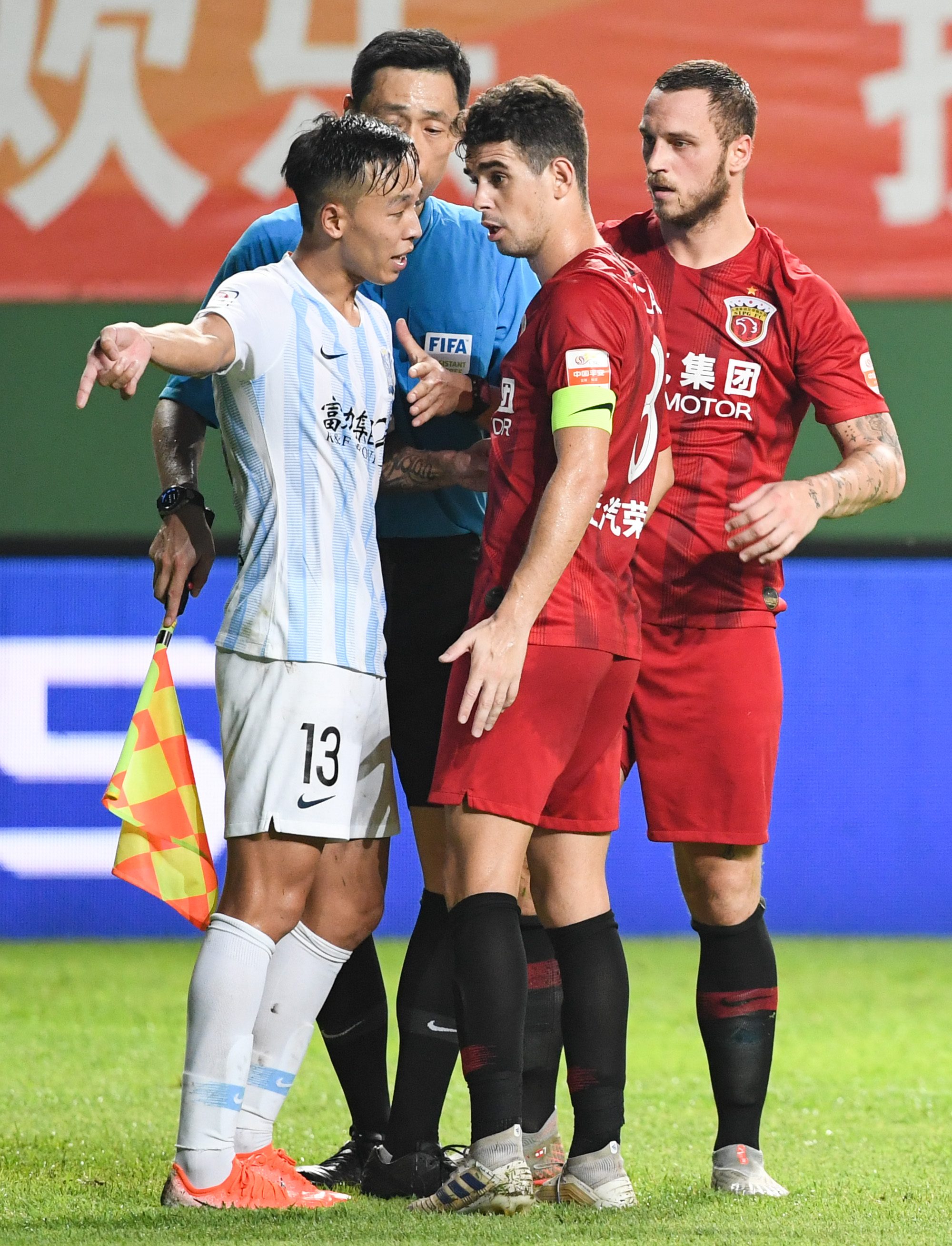 关于上海申花客场战平广州富力，保持稳定状态的信息