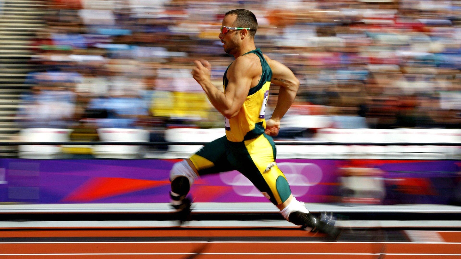 赛道与绿茵的共鸣，当F1争冠之夜遇见C罗的绝杀时刻