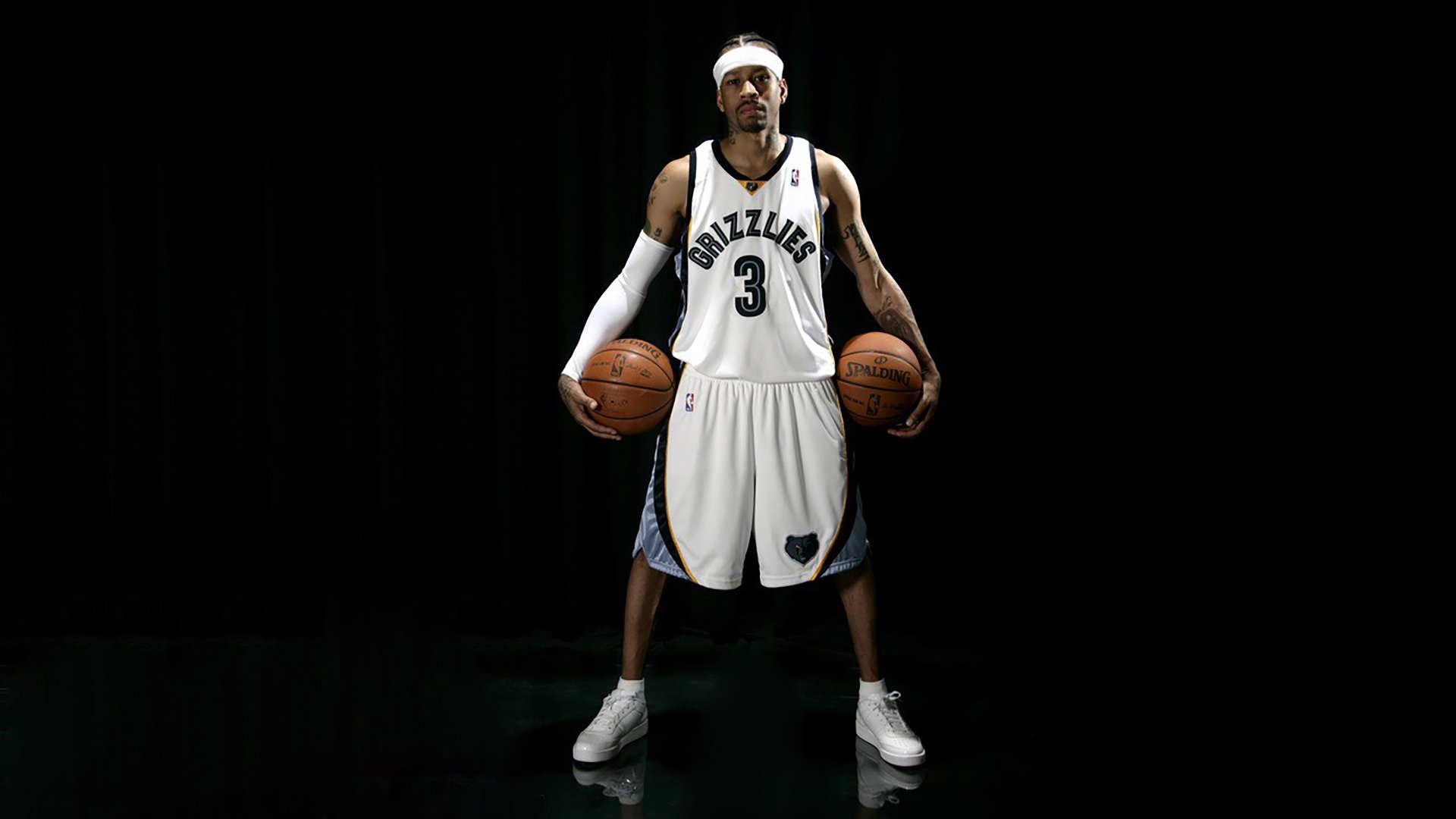 绿茵场与硬木地，跨越万里的争冠心跳